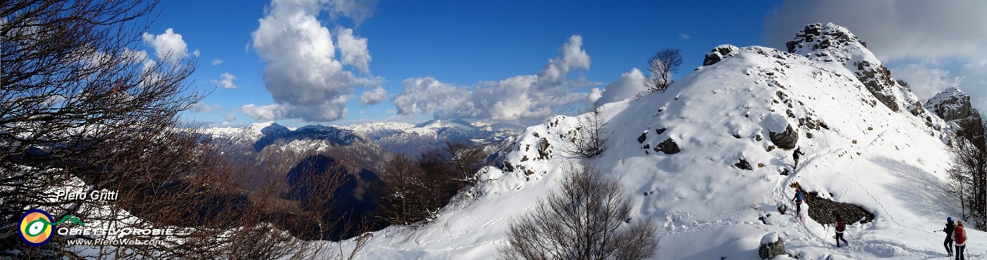 78 Aggirando in traverso i contafforti rocciosi dello Zuc di Pralongone.jpg